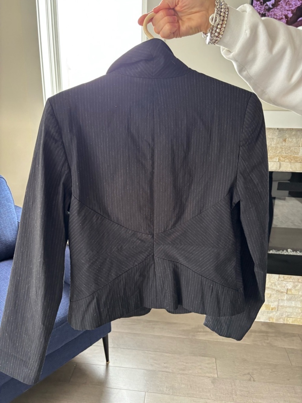le chateau Black Pinstripe Women’s pantsuit - Picture 10 of 13
